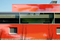 Stolit MP, StoTherm Classic Facade Insulation System, Vivid red Artistic design Sto Through coloured render Fade resistant Bright colours Intense radiant colors Luminous paint Architecture Colorful Hue Exterior finish Interesting technique Stippled finish Smooth finish Textured finish
