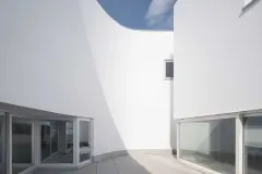 Dongqian Lake Club Houses: Cubature, light and shadow of the white residential buildings